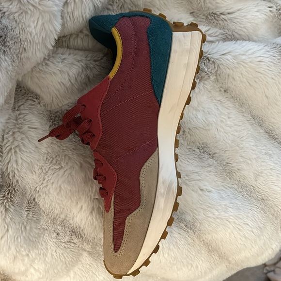 New Balance 327 M10/W11.5 Sneakers Shoes Red Teal  worn twice - Picture 3 of 12